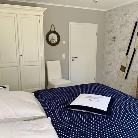 Romantic Near Seabeach Apartment Binz